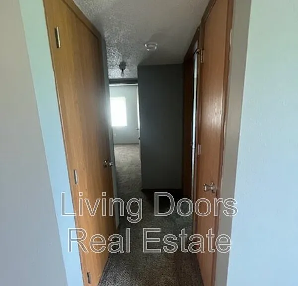 607 S Washington St #8 — Photo 8