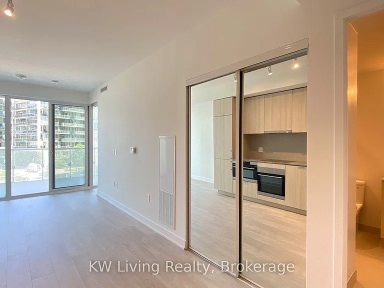 15 Queens Quay E #324 — Photo 2