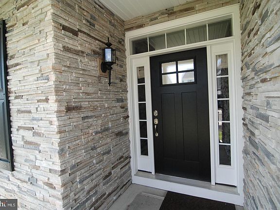 3rd image of 6 Mayfair Rd