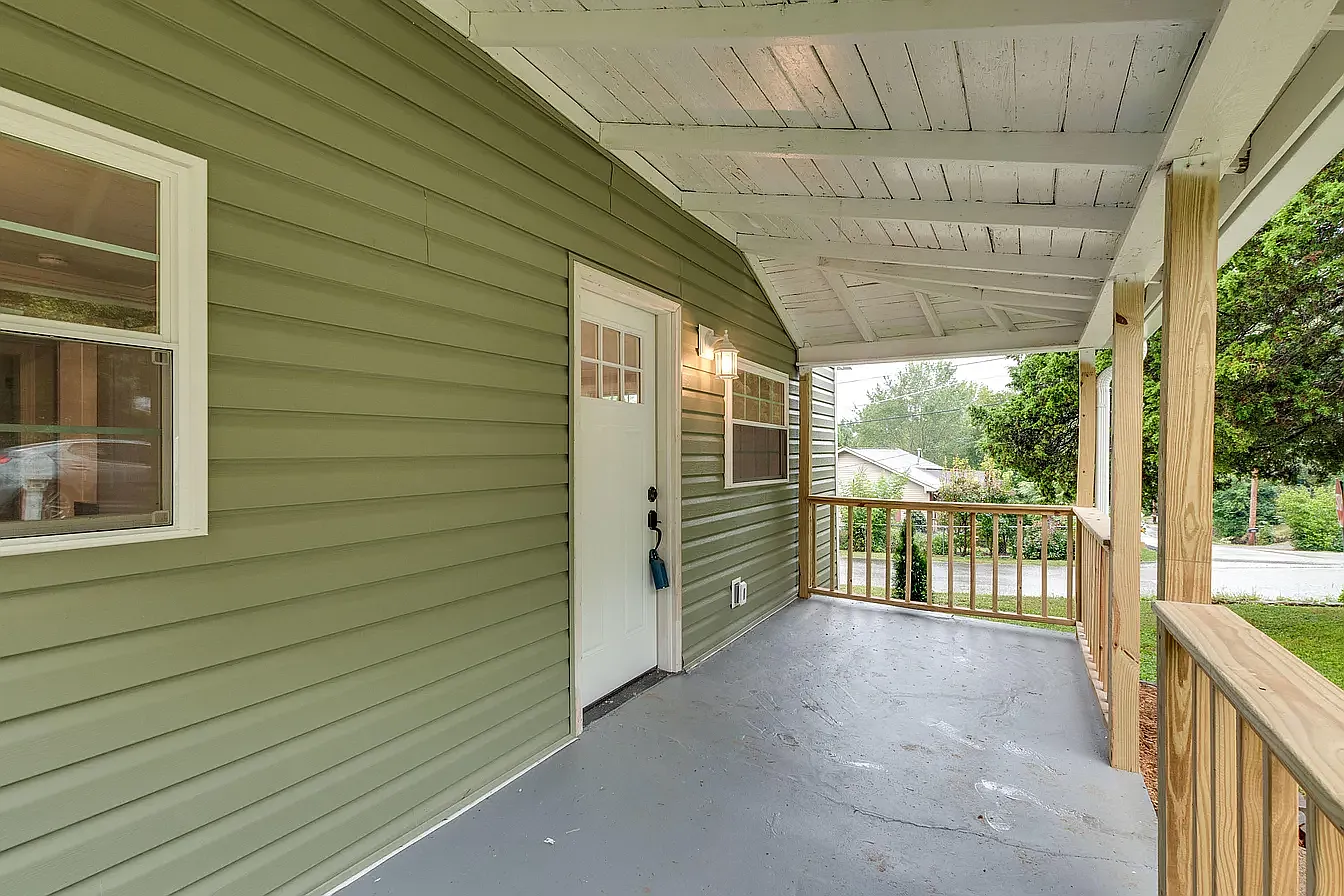 2 bed, 1100 sqft, $1,650 — Photo 2