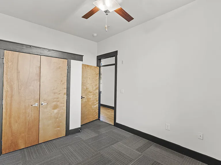 8th and Main - All Utilities Included — Photo 12