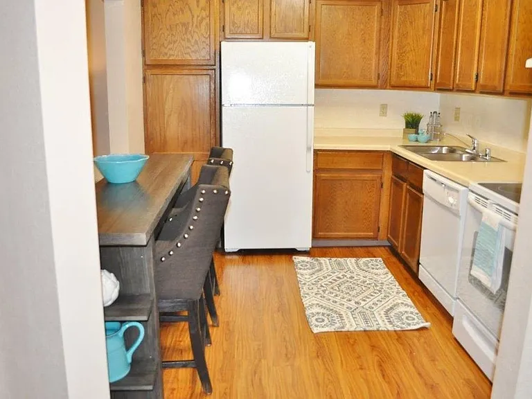 Island Place Apartments - On the River — Photo 40