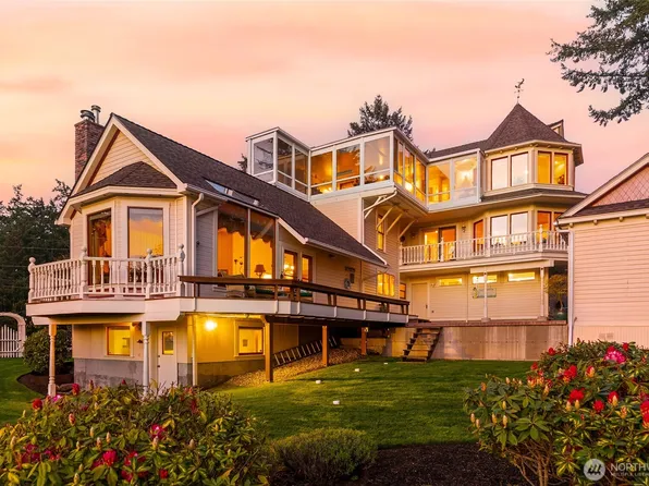 303 7th Street, Anacortes, WA 98221