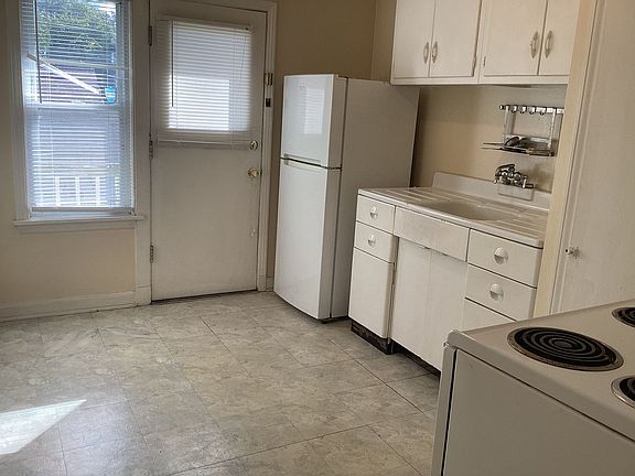 2nd image of 4810 N Santa Monica Blvd APT 4