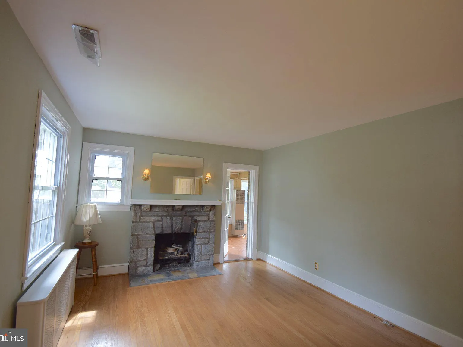 3 bed, 2.0 bath, 1557 sqft, $4,500 — Photo 4