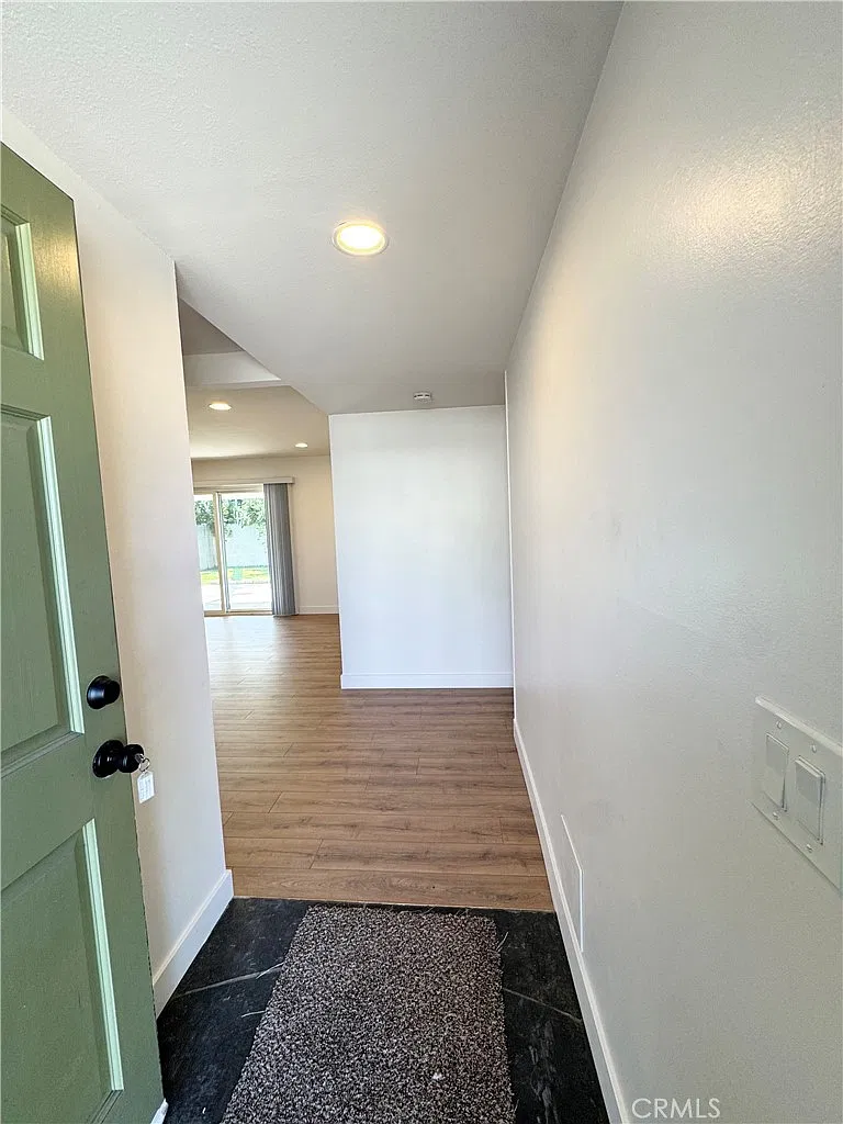 3 bed, 1133 sqft, $3,900 — Photo 3