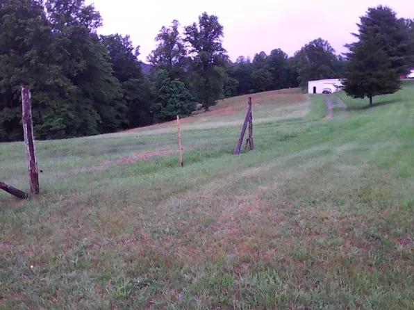 920 Lawson Ln, Stuart, VA 24171