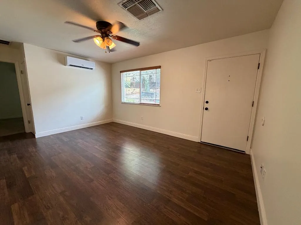 315 Chamberlain Dr — Photo 3