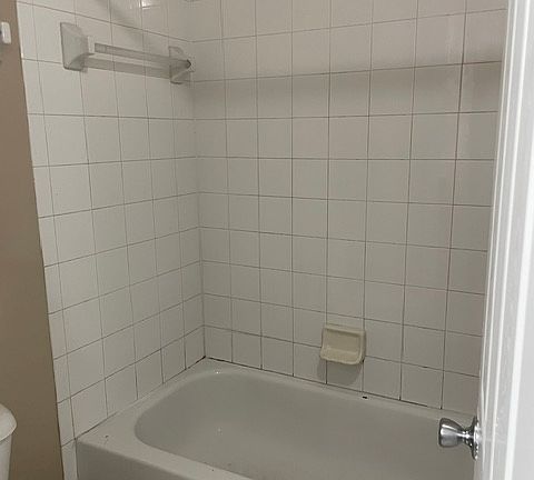 4th image of 8316 N Alaska St