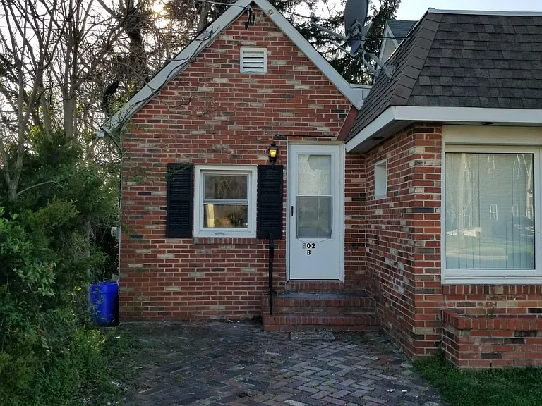 802 Central Ave #B — Photo 1
