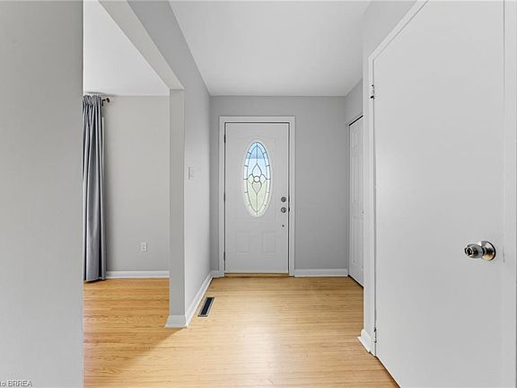 4th image of 30 Forsythe Ave
