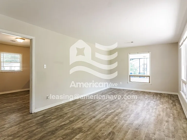 83815_002_living_room_13847439.jpg