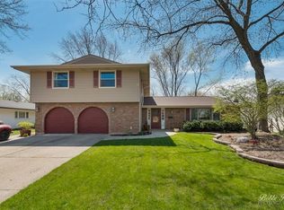 929 Gregory Ln, Schaumburg, IL 60193