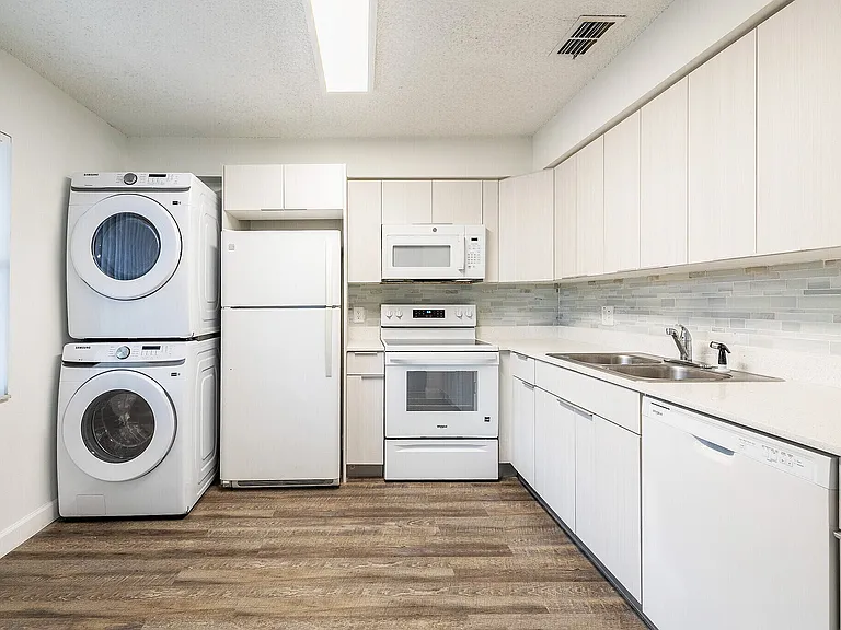 Large Kitchens with In-Unit Washer/ Dryer