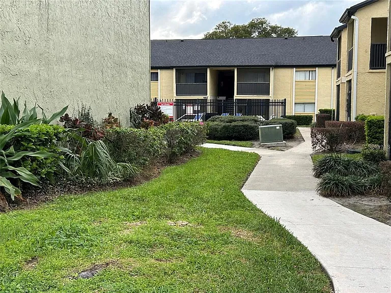 946 Lake Destiny Rd #D — Photo 12