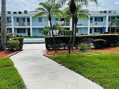 3rd image of 2942 W Bay Dr
