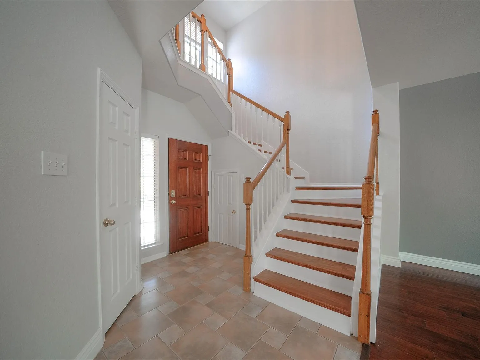 3 bed, 2.5 bath, 1779 sqft, $2,300 — Photo 4