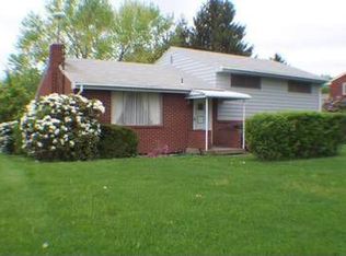 111 Little Beaver Dr, Beaver, PA 15009