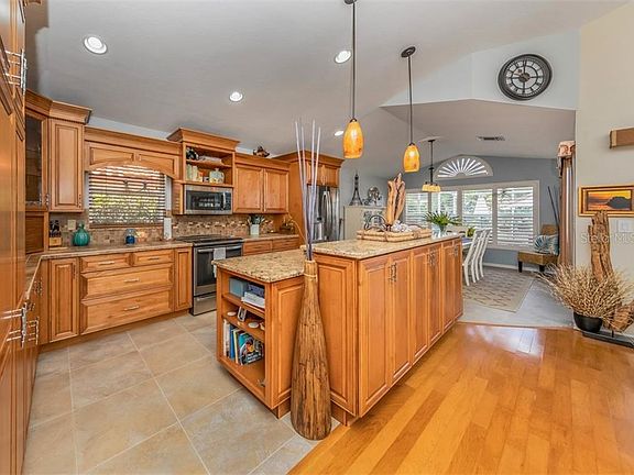 4th image of 967 Harbor Town Dr