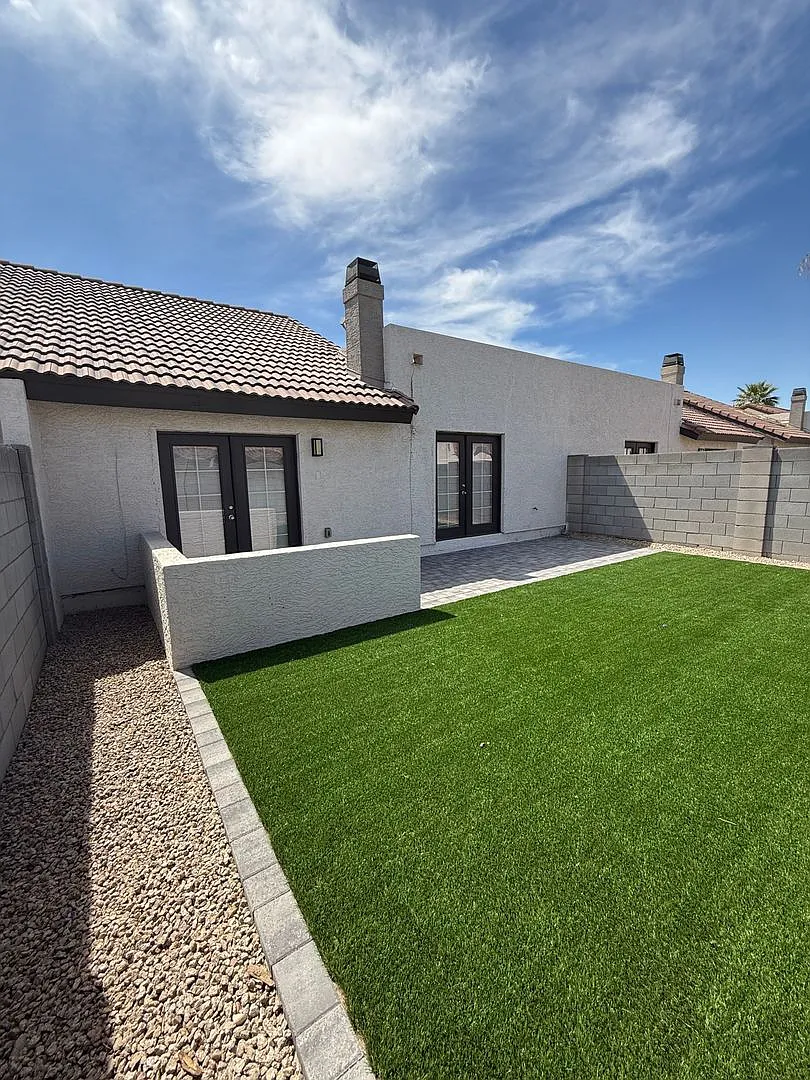 Updated Central Phoenix Townhome Oasis 3 Bed, 2 Bath, Gated with Pool! — Photo 2