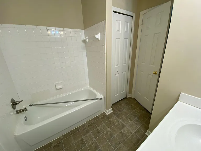 402 Dundee Pl — Photo 29