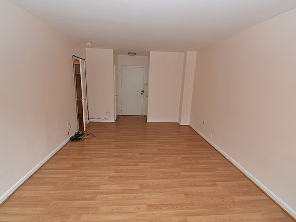 2nd image of 1121 Arlington Blvd APT 739