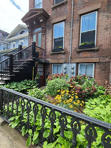 28 Trumbull St Photo 1