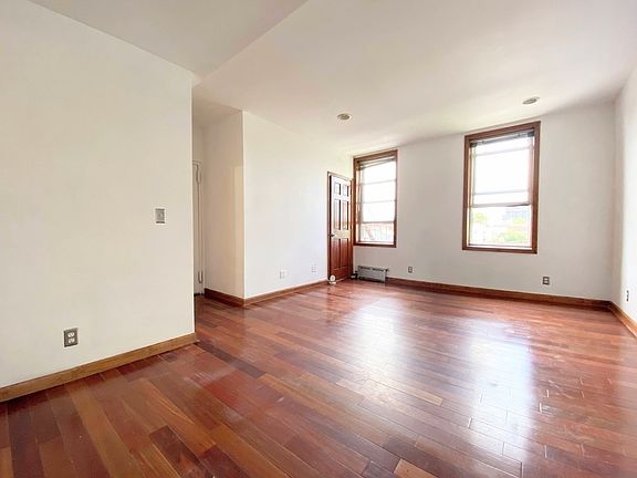 2nd image of 565 Union St #3G