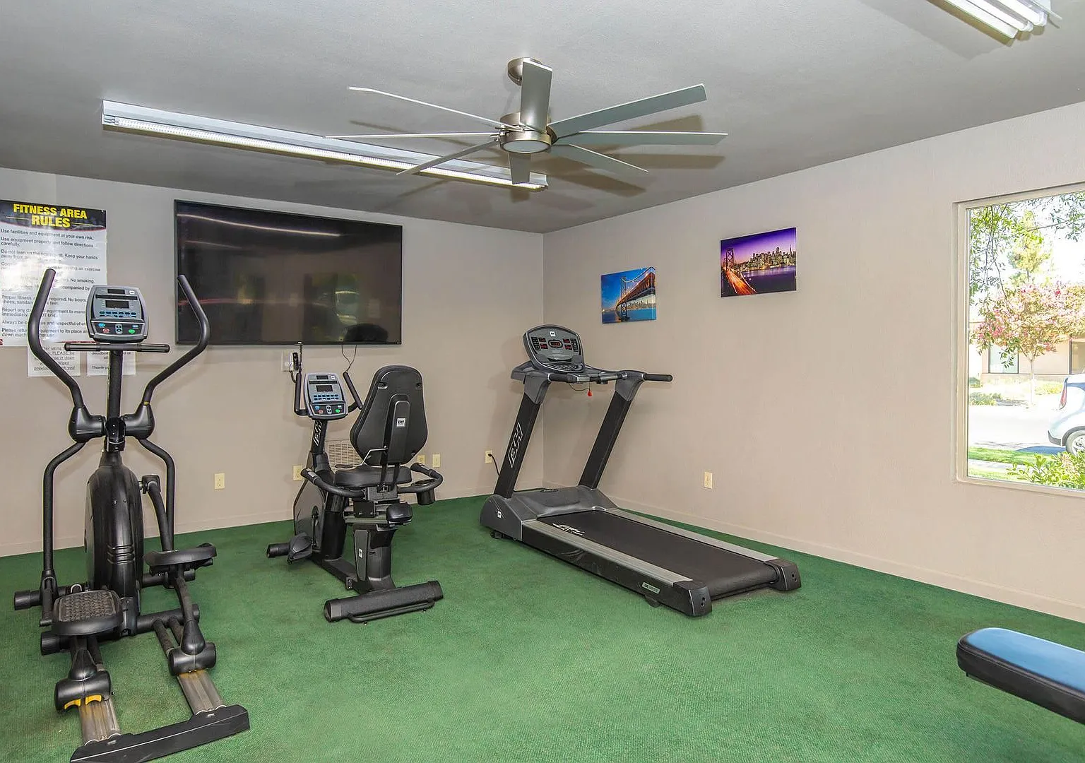 Vantage Pointe West — Photo 4