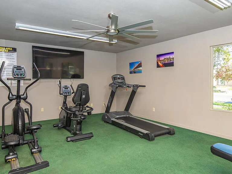 Vantage Pointe West — Photo 5