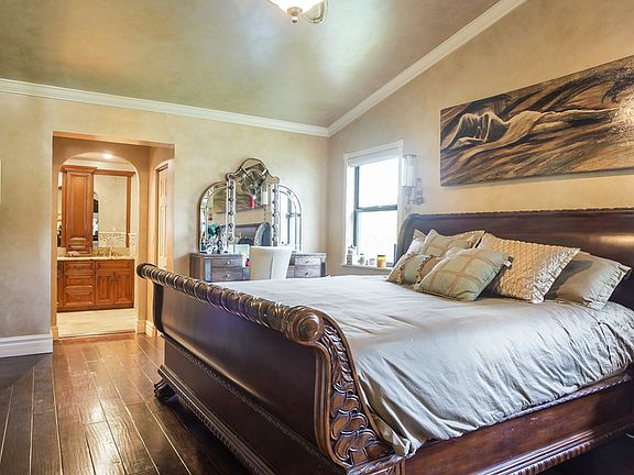 MASTER BEDROOM W/HARDWOOD FL