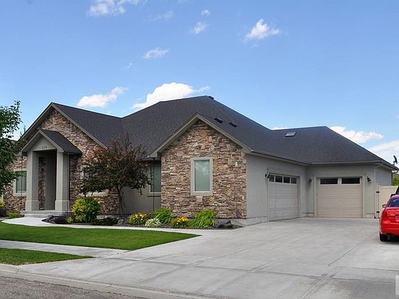 3rd image of 319 Stillwater Cir