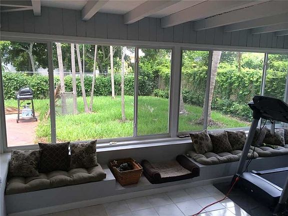 3rd image of 15624 NE 12th Ave