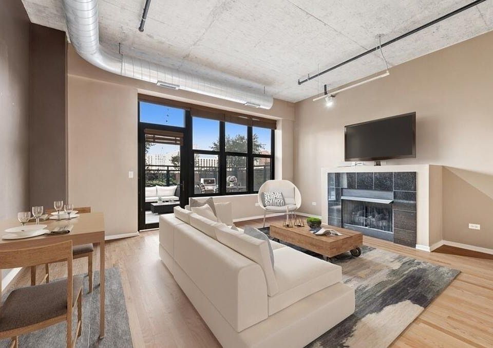 1st image of 849 N Franklin St Lobby 2
