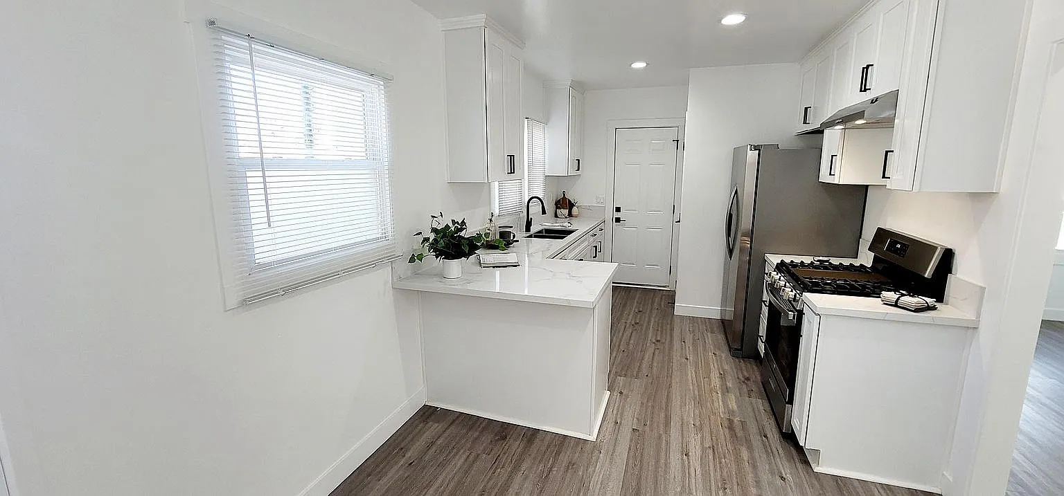 2 bed, 800 sqft, $2,950 — Photo 3
