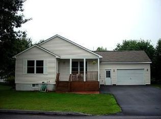20 Crabtree Dr, Topsham, ME 04086