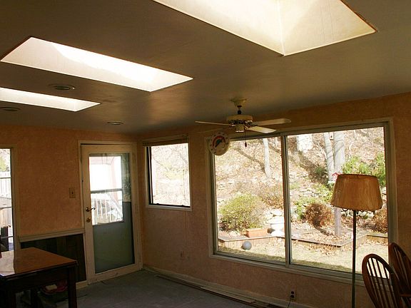 All Season's Room w/Skylites