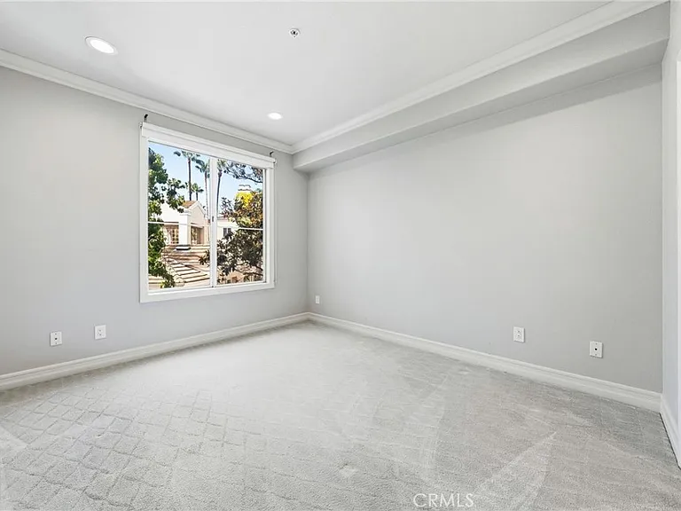 2243 Martin #218 — Photo 9