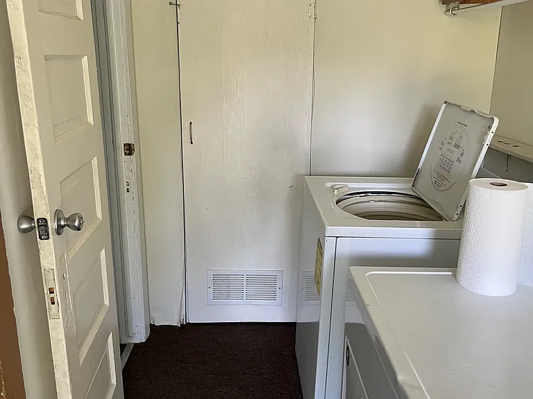 302 N Thompson St — Photo 4