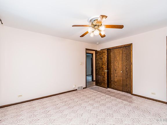 MASTER BEDROOM W/ FULL BATH ATTACHED.