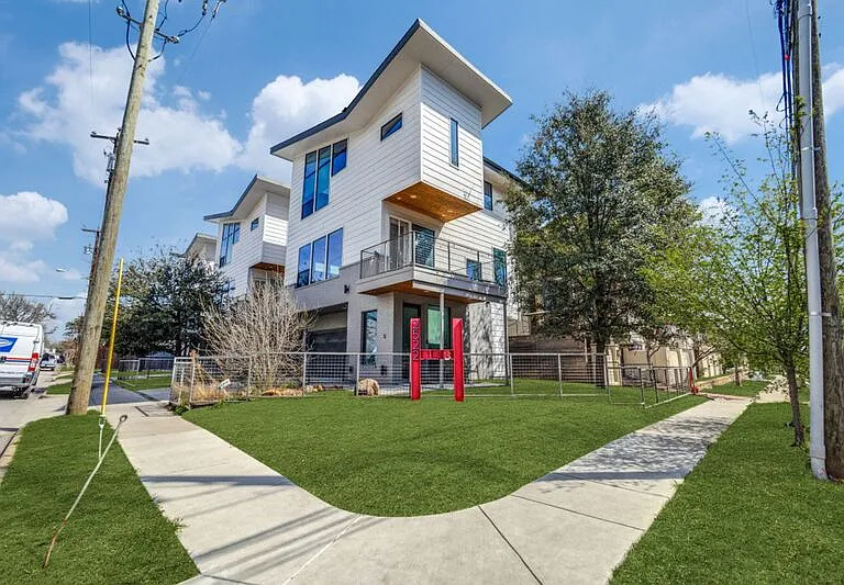 2522 N Henderson Ave #3 — Photo 1