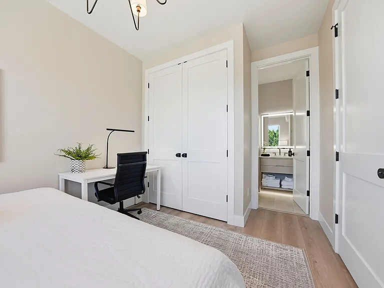 330 NE Quimby Ave #2 — Photo 24
