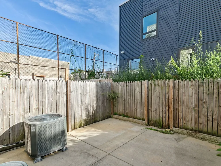 1845 E Huntingdon St — Photo 28
