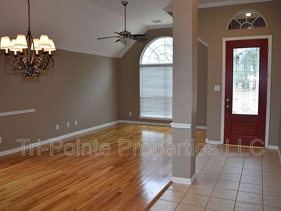 3rd image of 2913 Heather Wood Dr