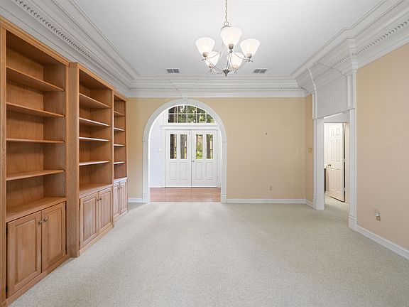 4th image of 1410 Lazy Ln