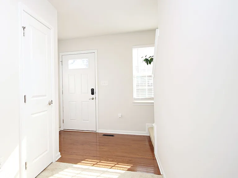 4393 Sunset Dr — Photo 2