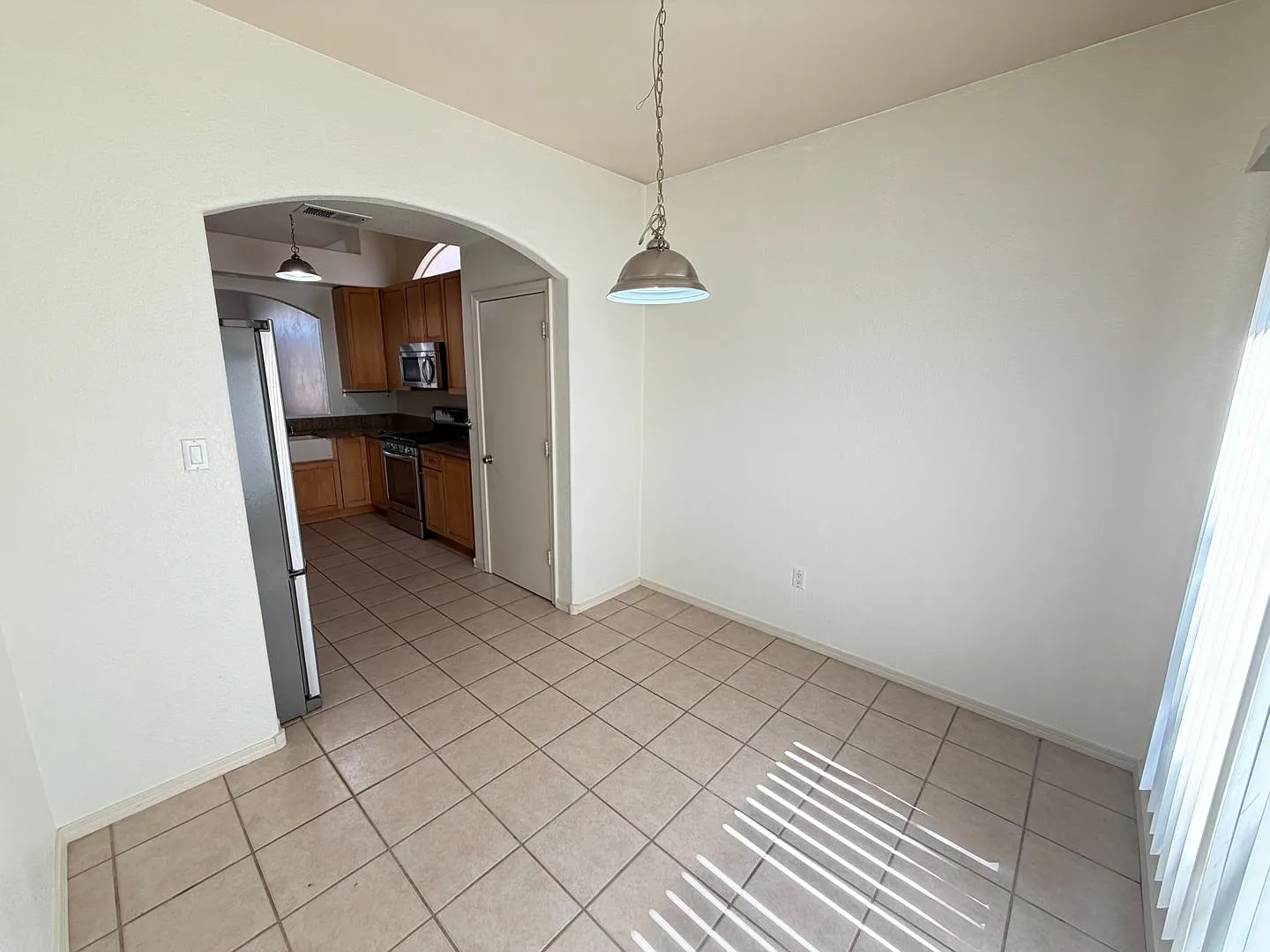 3 Bedroom 3 Bathroom 2 Car Garage — Photo 4