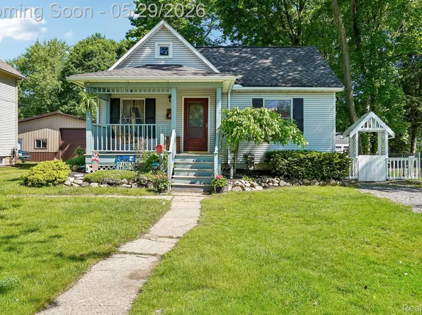 157 East St, Oxford, MI 48371