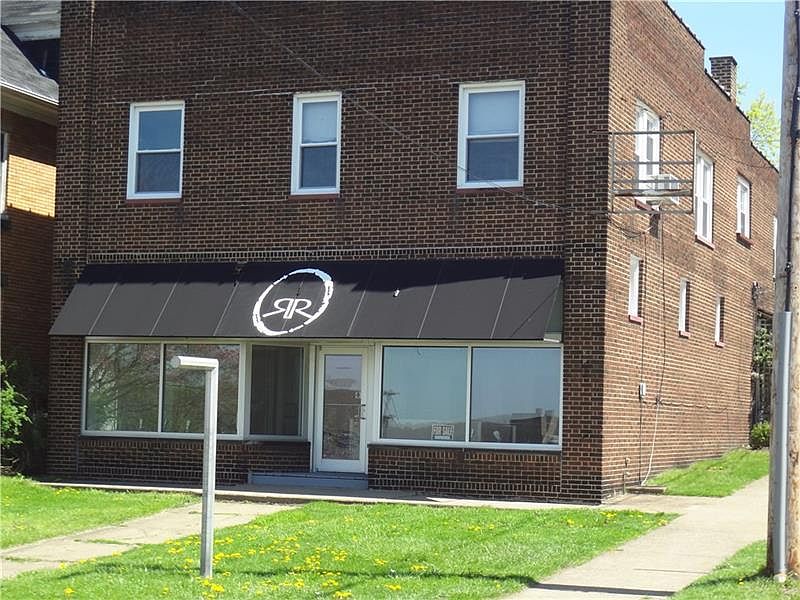 2nd image of 1033 E Washington St