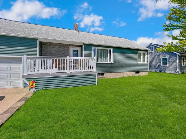 904 42nd Ave, Menominee, MI 49858